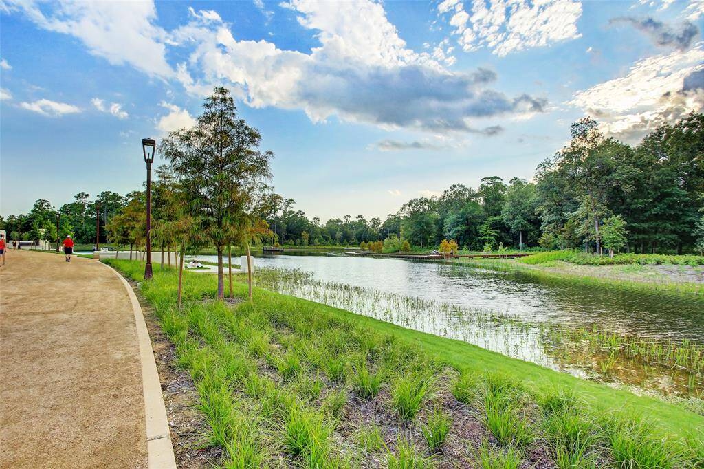 Enjoy all that Memorial Park has to offer.  From the Eastern Glades, to the tennis courts, to the jogging trail, to Beck's Prime, it is all close at hand.