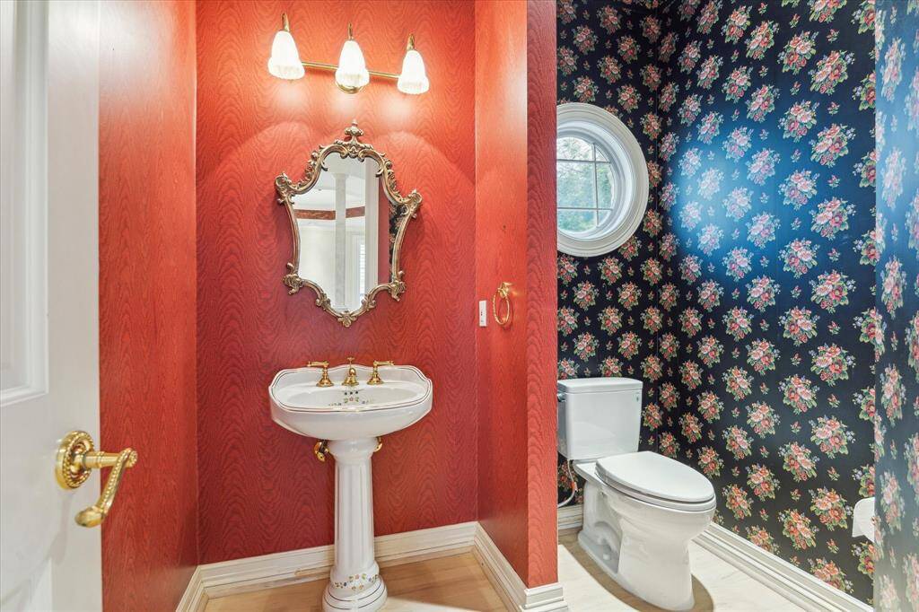 Powder bath located off entry way.