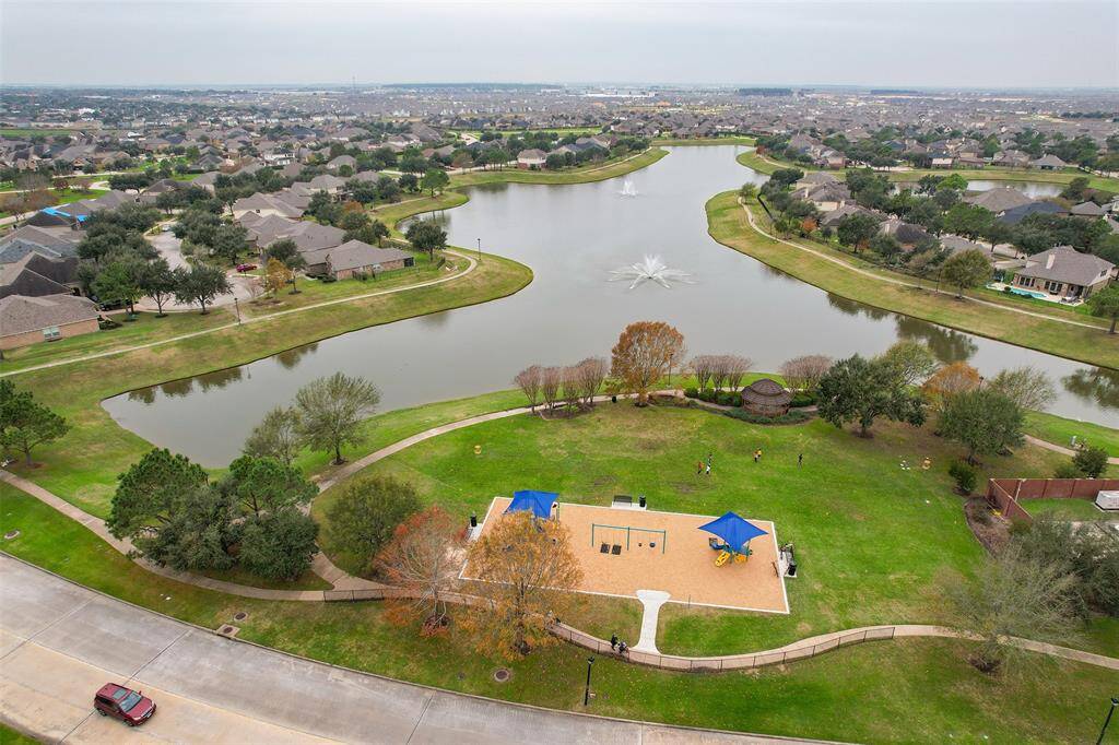 The community also offers playground and picnic areas