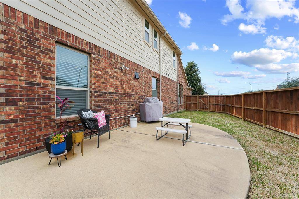 The extended patio offers additional space, providing plenty of room for outdoor seating, dining, or entertaining. It’s the perfect area to relax and enjoy the outdoors with family and friends.