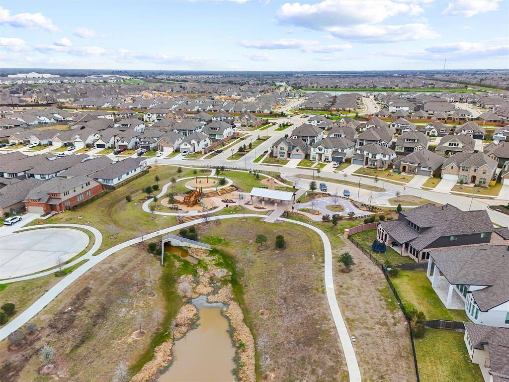 Whether enjoying a relaxing stroll through the neighborhood or taking a refreshing dip in the pool, Grand Mission provides the ideal setting for residents to unwind, connect, and create lasting memories.