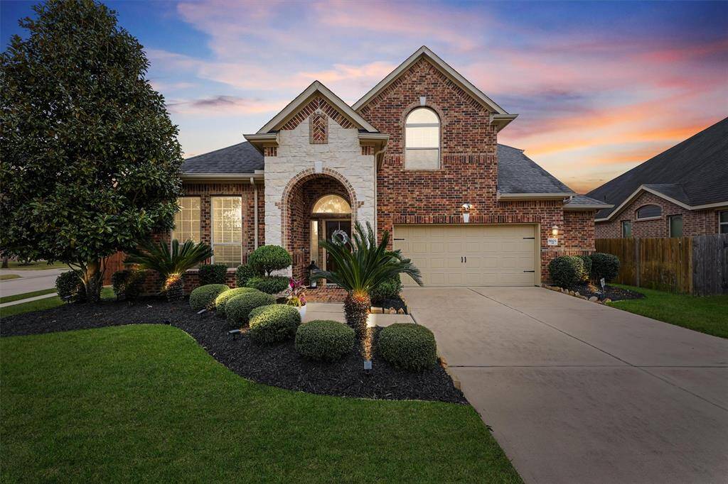 Don't let this stunning home in Grand Mission slip away!