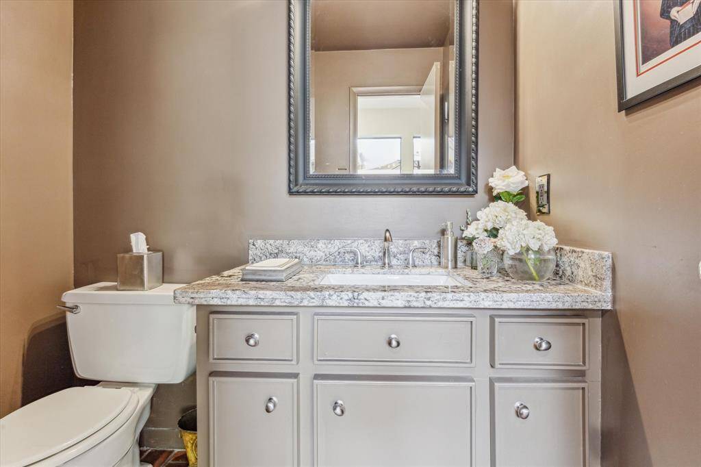 Just around the corner from the breakfast room, a beautifully refreshed powder room for guests.