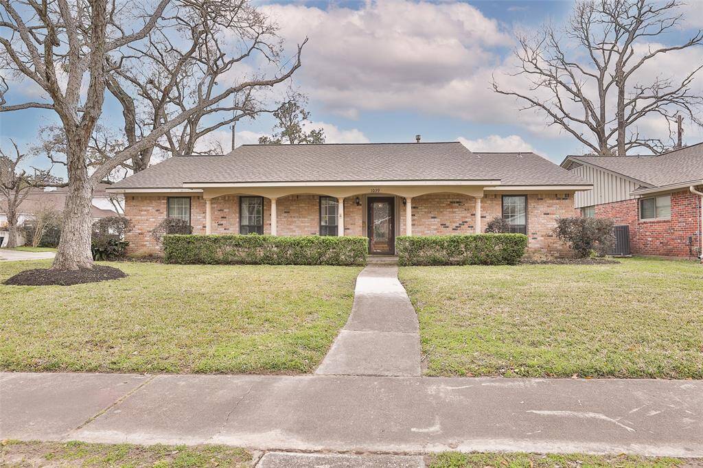 Welcome to 1039 Curtin! Located in Shepherd Park Plaza!