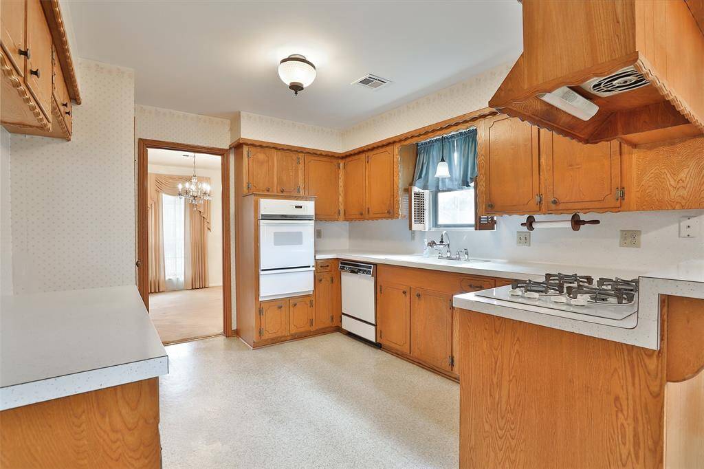 Nice size kitchen with acess to den and dining room!