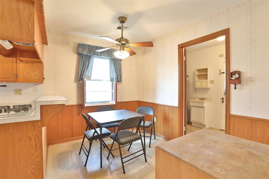 Another view of your breakfast area.