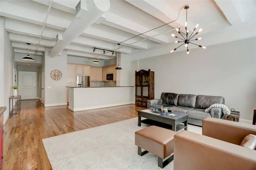 Welcome to Keystone Lofts, Unit 6C. This spacious loft showcases 3/4 wood floors, soaring ceilings, and a prime location in the heart of Downtown.