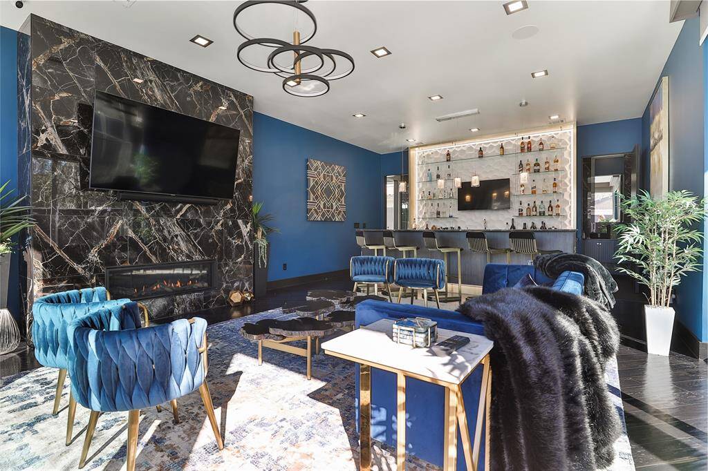 To the right of the bar top sits a private ensuite bath and private door leading to the garden.