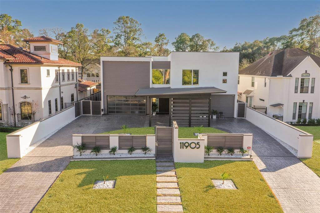 Welcome home to 11905 Barryknoll Ln. located in the heartbeat of Houston! This stunning masterpiece created by Cusimano Architect boasts 5,865 sq.ft., 7 bedrooms, 7.5 bathrooms, luxury pool, spa and lanai inspired back living space.