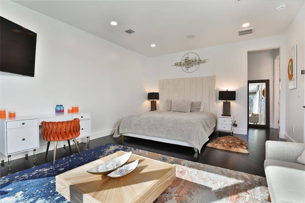 Ensuite guest bedroom upstairs is ready for out of town guests.