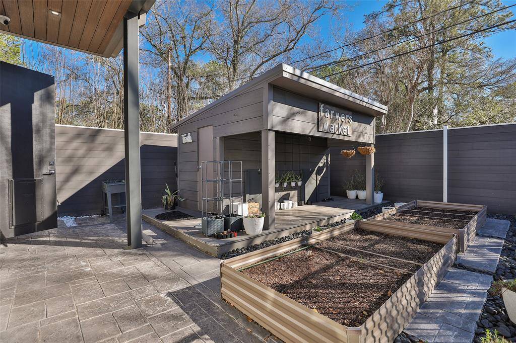 The "farmers market" can be a dog house, play house, garden center or storage room! The space is fully insulated, built out with tiles and AC and sits behind a small fence if your kiddo or pets need detained from the pool area.