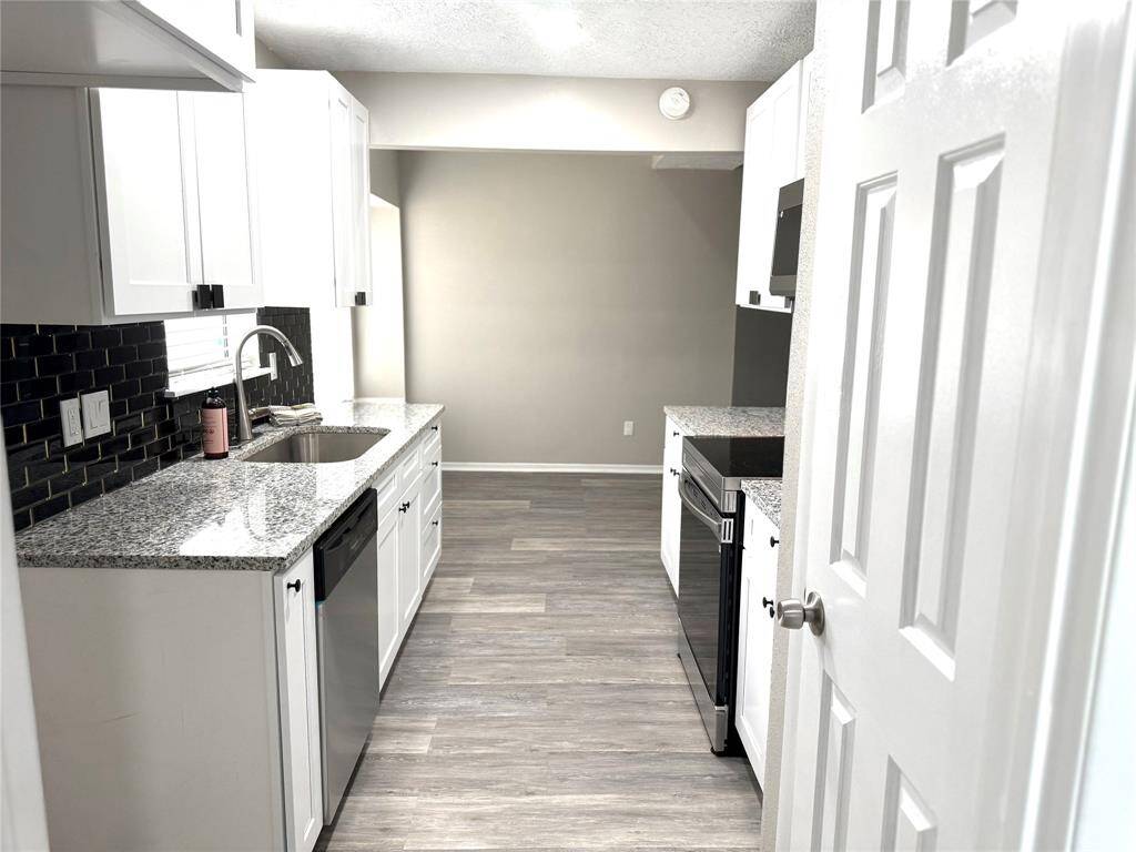 kitchen view facing towards breakfast area from dining room