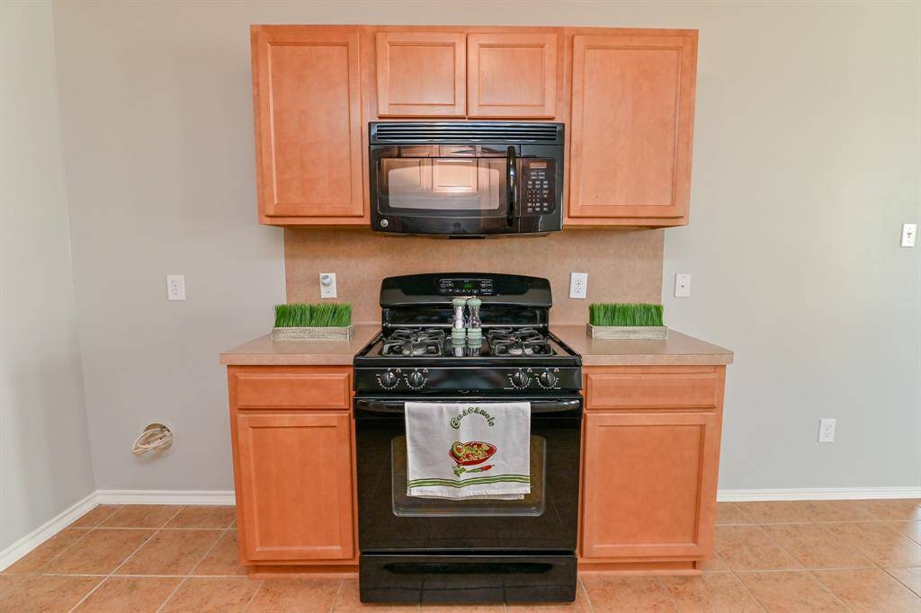 open kitchen with  pantry.
