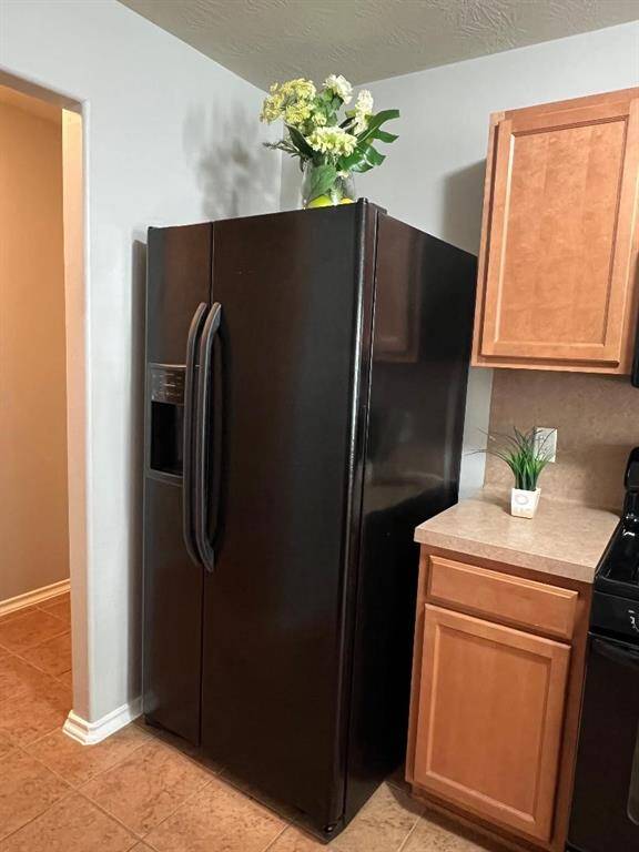Refrigerator stays