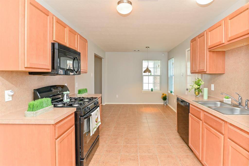 Bright and inviting kitchen with a cozy breakfast nook.