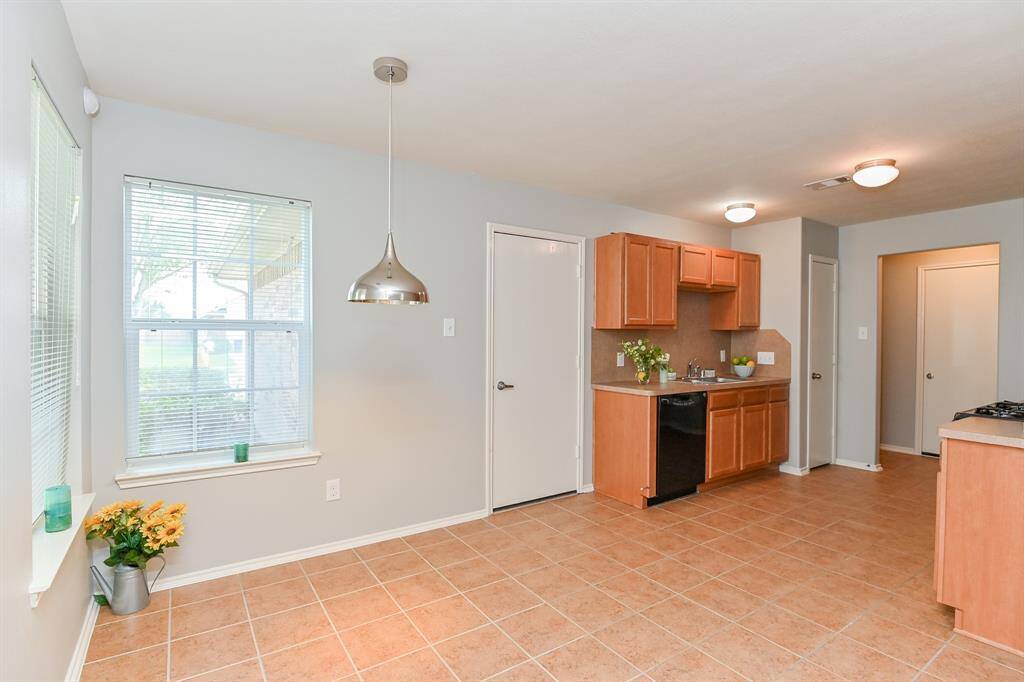 Bright and spacious breakfast nook.