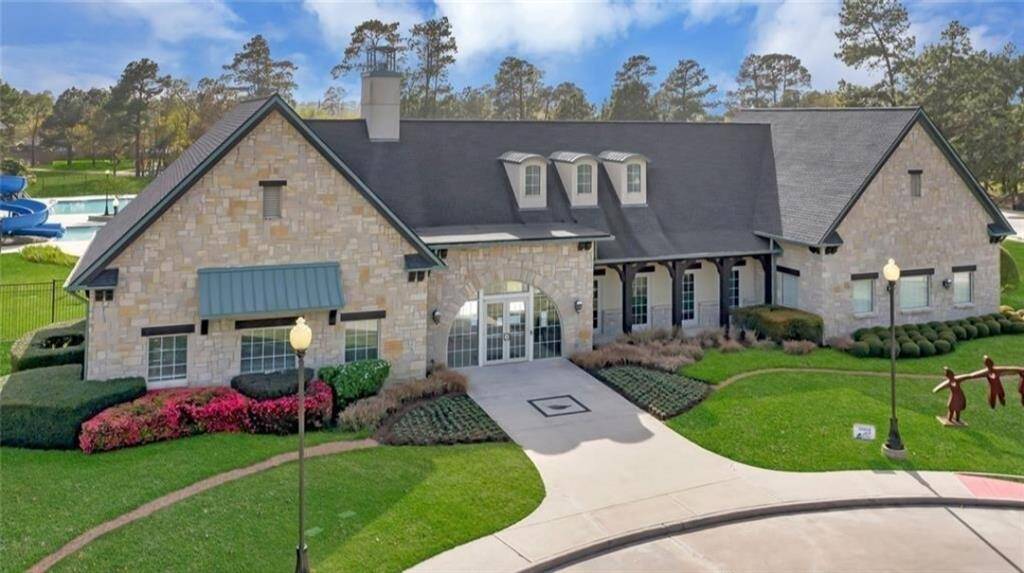 Experience luxury and fitness at the elegant Fall Creek Clubhouse, featuring a state-of-the-art gym.