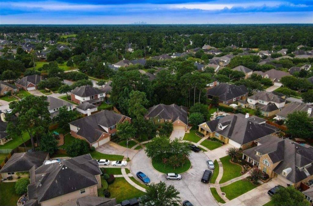 Charming aerial view of a serene cul-de-sac nestled in a lush, picturesque neighborhood.