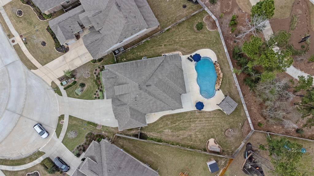 The property is located in the center of a half cul-de-sac, offering privacy and a generous driveway. The neighborhood is very well-maintained, with neatly landscaped lawns and nearby homes of similar style.