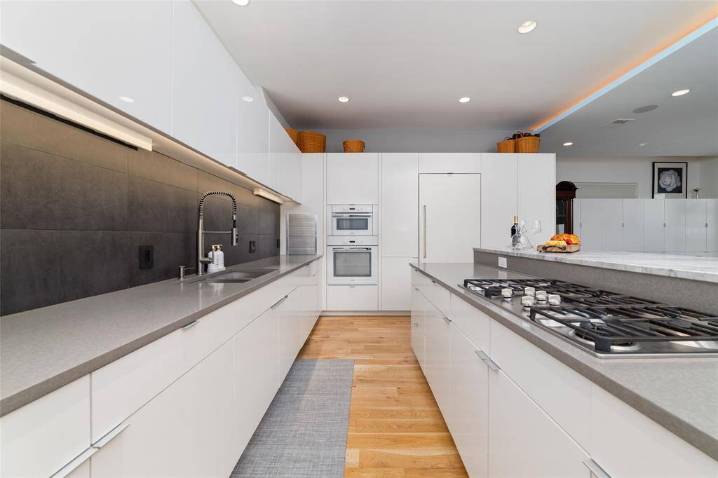 Enjoy a 48 bottle, under counter wine and beverage fridge with pullout shelves. The inverted coffered drop-down ceiling with lighting cove adds a touch of sophistication to the magnificent living room.