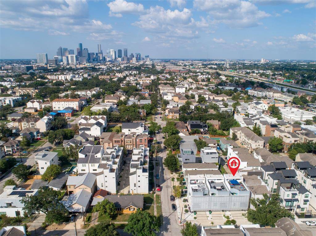The Art Colony is ideally situated in the prestigious Museum Park District, within the loop and just minutes from the Texas Medical Center, downtown Houston, and the Midtown/Galleria areas. This home provides easy access to exceptional restaurants, vibrant nightlife, and a wealth of cultural attractions, including Hermann Park and its many amenities.