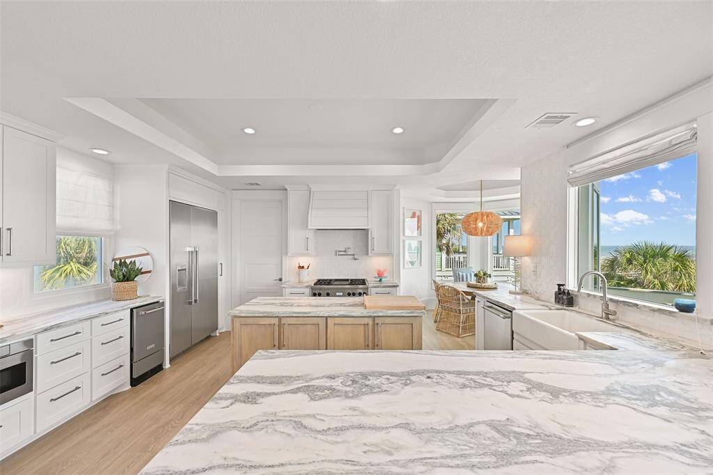 Kitchen - Main Floor
