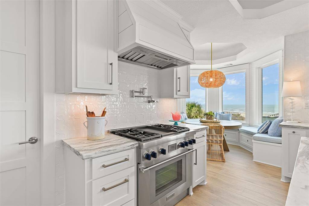 Kitchen - Main Floor