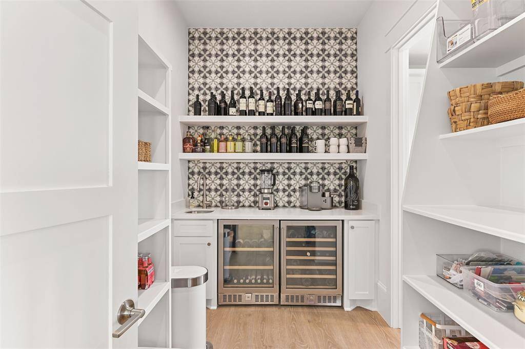 Pantry - Main Floor