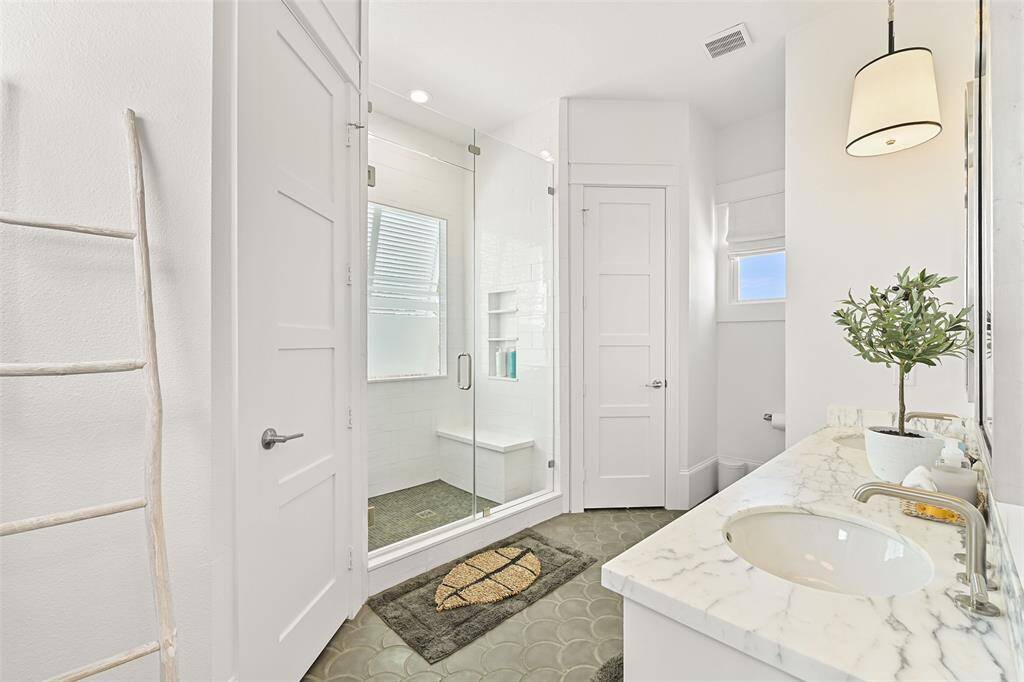 Primary Bath - Main Floor