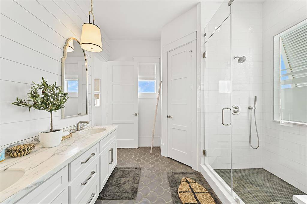 Primary Bath - Main Floor