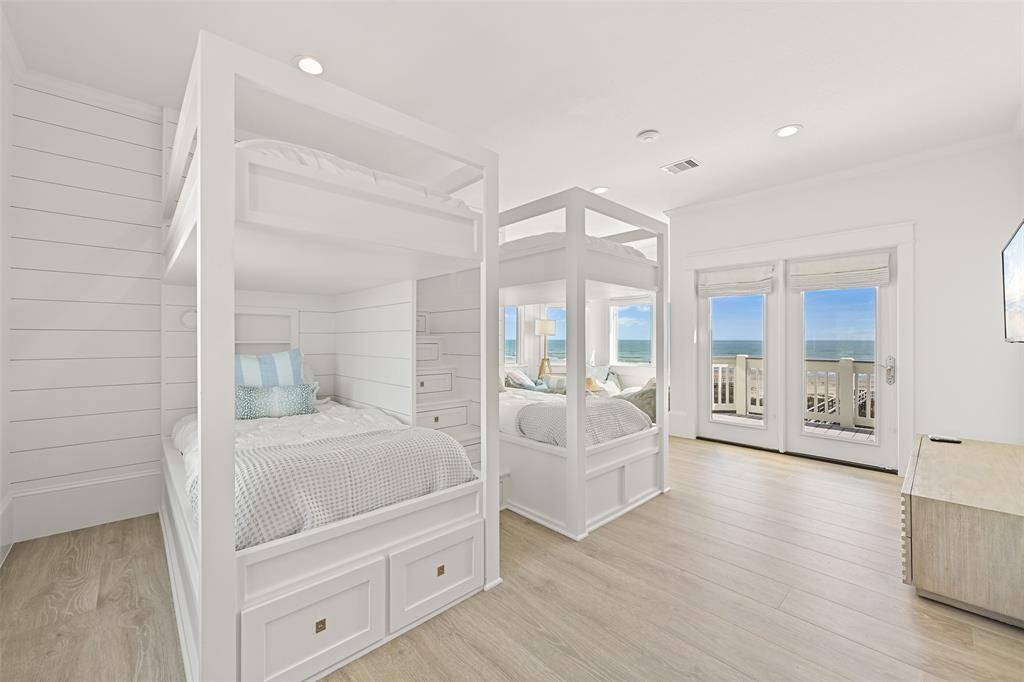 Bunkroom - Top Floor