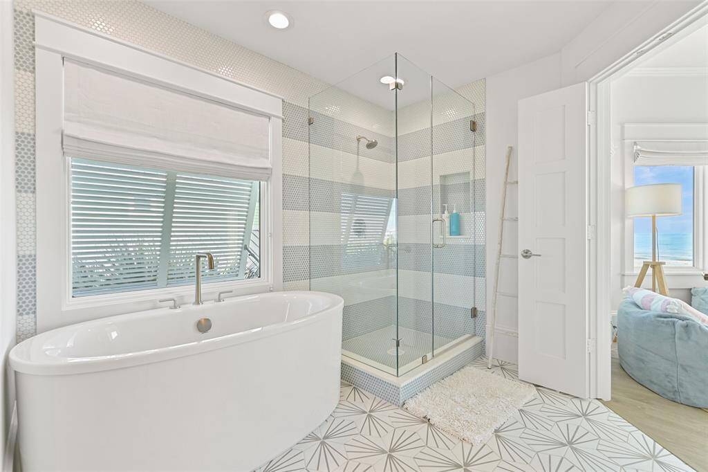 Bunkroom Bath - Top Floor