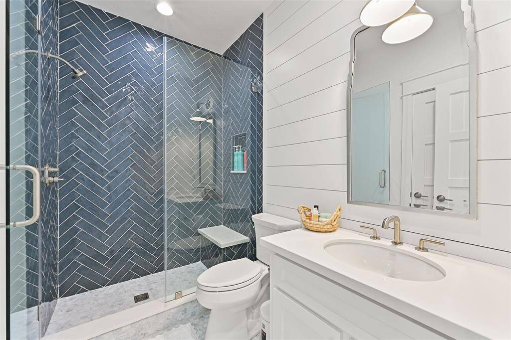 Hall Bath - Top Floor