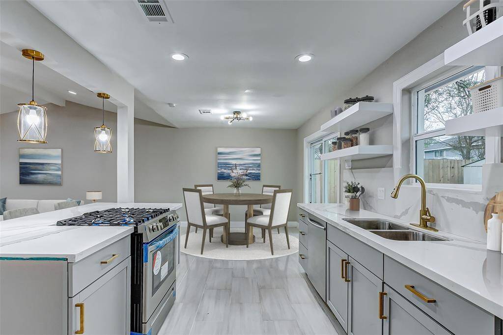 Moden Kitchen with Open shelving