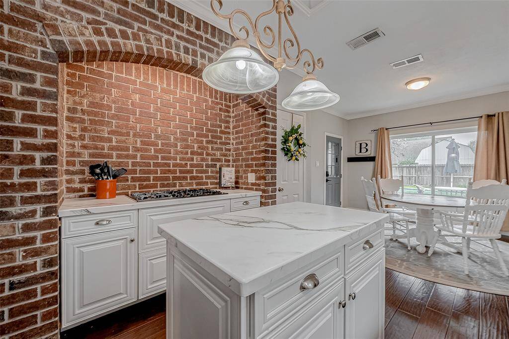Welcome to your fabulous kitchen at 21670 Highland Knolls in Katy