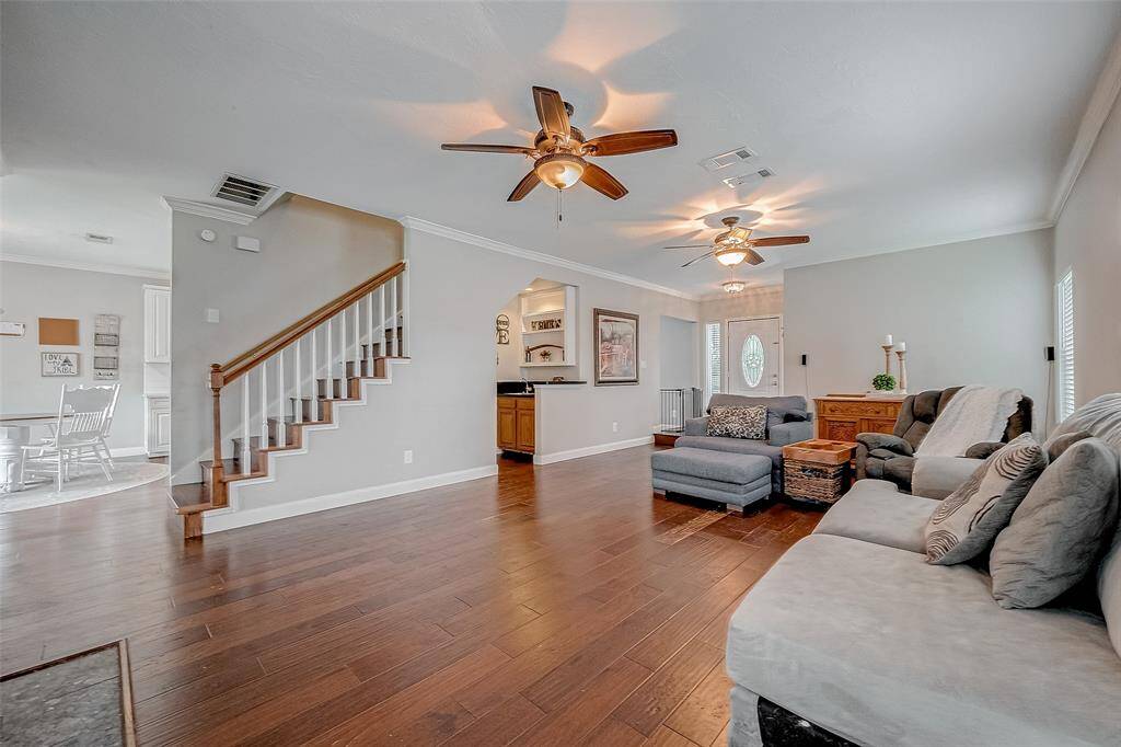 Look at the amount of floor space in this room. Plenty for entertaining.