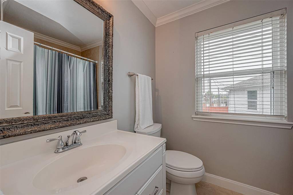 Updated upstairs bathroom at the ready.
