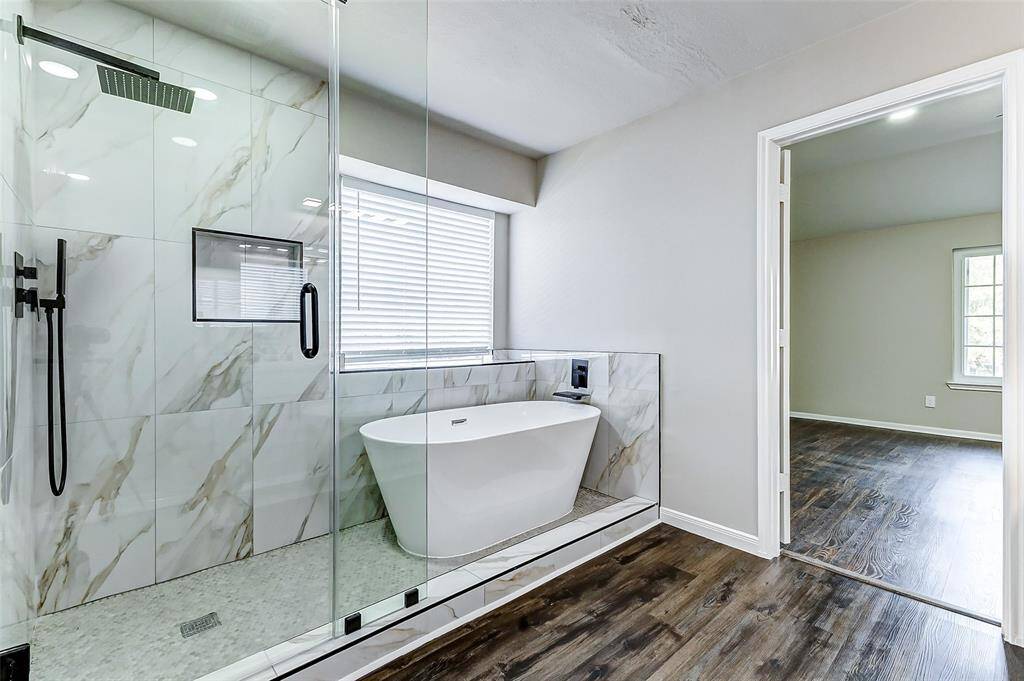 primary en suite bathroom