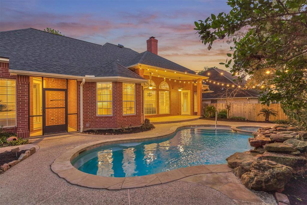 Fire up the grill and entertain family and friends with ease.