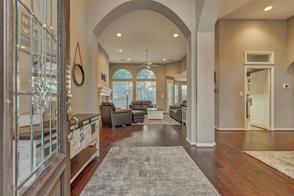 Upon entering, the striking foyer shows a neutral palate set before you with rich wood flooring.
