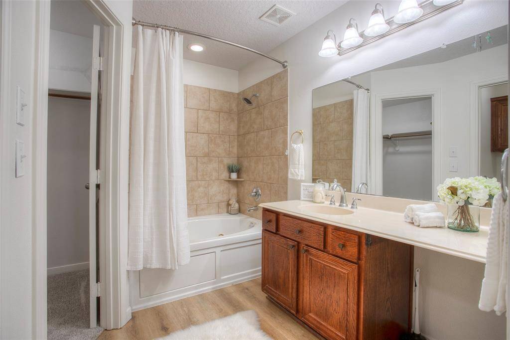 Primary bathroom with shower/tub