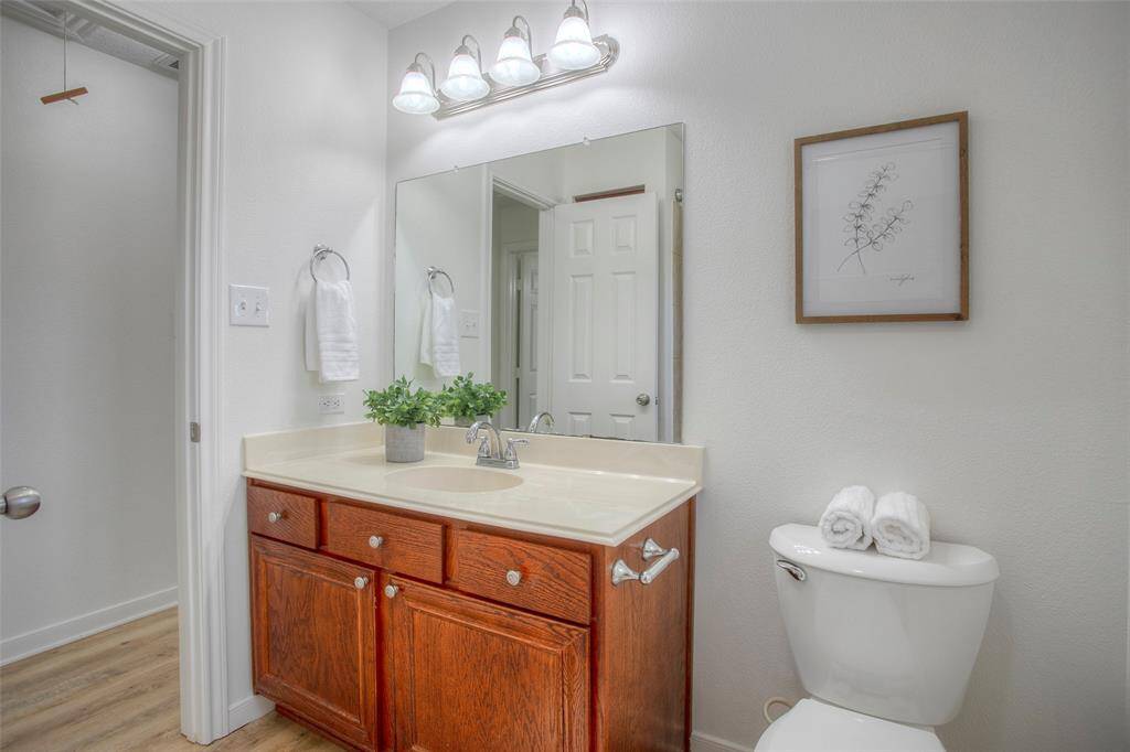 Secondary full bath