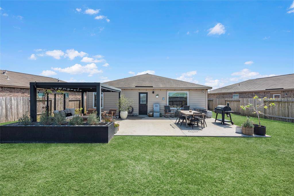 Private outdoor space, perfect for entertaining.