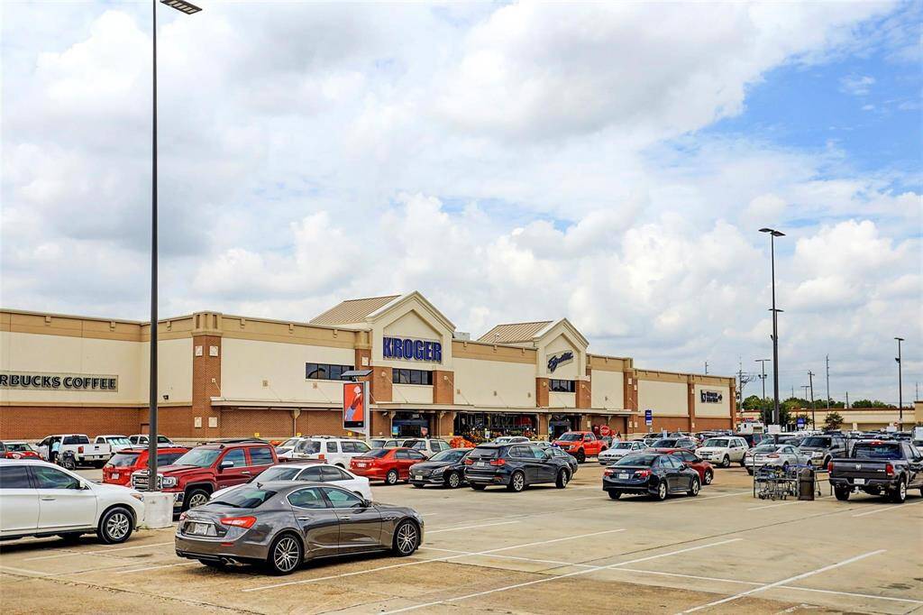 Convenient Grocery shopping at nearby Kroger or H-E-B Heights