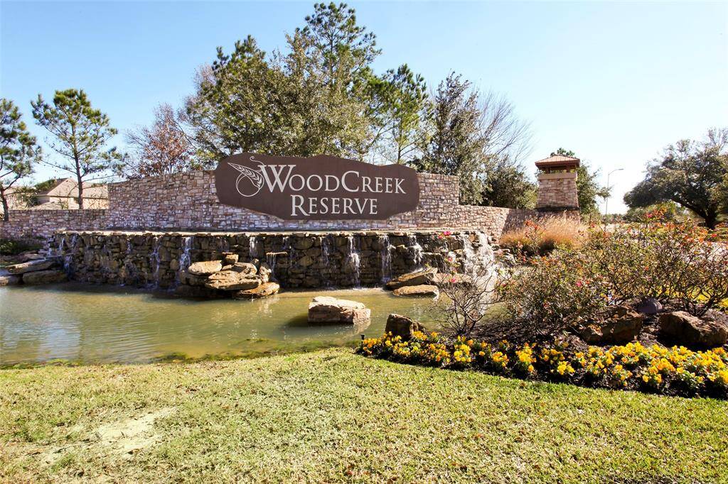 This sought-after community features lush green spaces, winding walking trails, and beautifully maintained amenities that foster a friendly, neighborly atmosphere. Top-rated Katy ISD schools and easy access to major highways make it ideal. With its tranquil environment and close-knit community spirit, Woodcreek Reserve provides an exceptional quality of life that truly feels like home.