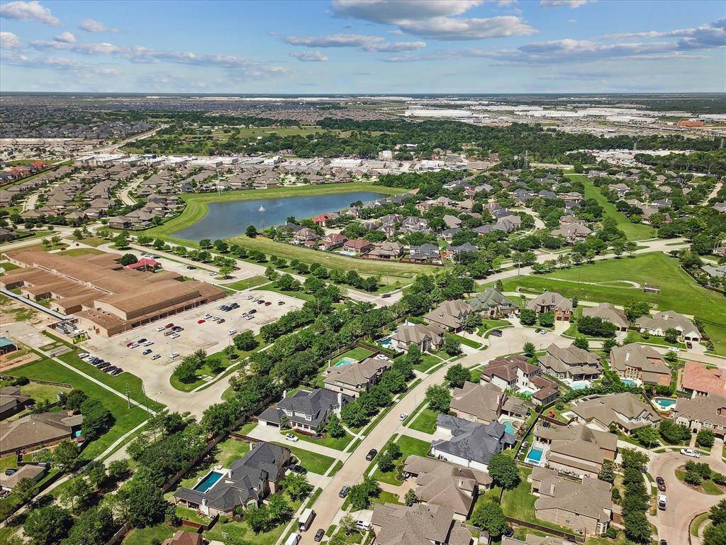 This home offers the convenience of being just moments away from Woodcreek Elementary, making school drop-offs and pick-ups a breeze. The close proximity provides families with easy access to quality education while also fostering a strong sense of community. Whether walking or taking a short drive, you'll appreciate the added benefit of having an excellent school right in the neighborhood.