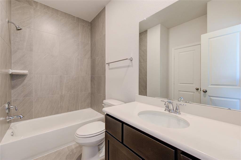 upstairs full bath 1