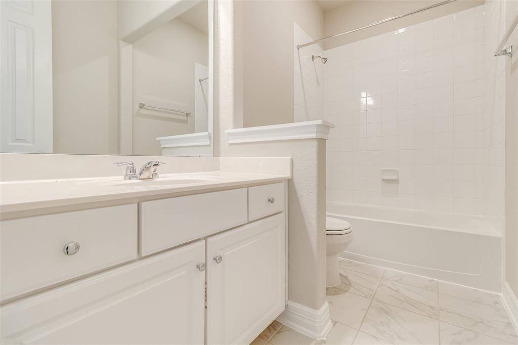 Note: Sample product photo. Actual exterior and interior selections may vary by homesite.