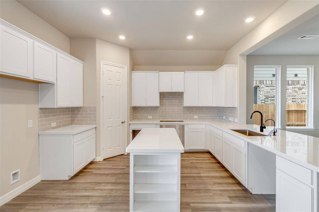 Note: Sample product photo. Actual exterior and interior selections may vary by homesite.