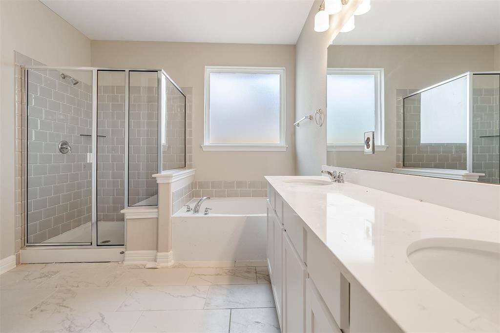 Note: Sample product photo. Actual exterior and interior selections may vary by homesite.